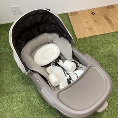 【美品】コンビ　ネムリラ　AUTO SWING BEDi EGシリーズ　電動ハイローチェア