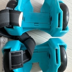 靴に装着するローラースケート。ほぼ新品