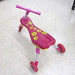 スクートル バグ 三輪車 ピンク系  乗用玩具 ラングスジャパン☆ 札幌市 北区 屯田の画像