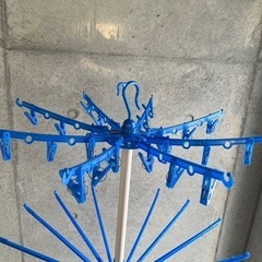 【未使用新品】パラソルハンガー室内で3段に干せるスタンドタイプの画像