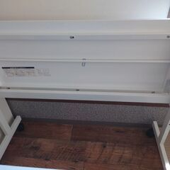 立てて収納できる机