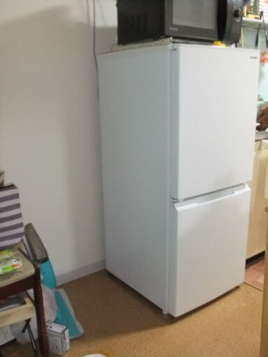写真の商品(シャープ製冷蔵庫)を２万円で売ります。　但し、引取り限定です。