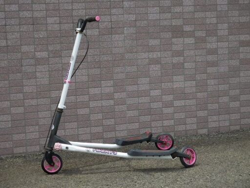 Y FLIKER F3 ワイフリッカー 3輪スクーター 日本トイザらス、今までにない画期的なスクーター「Yフリッカー