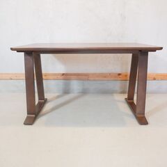 karimoku(カリモク家具)のD6112 ウォールナット材 ダイニングテーブルです。シンプルなデザインの食卓はモダン系や北欧スタイルにもオススメ！コンパクトなサイズでリビングのワークデスクにも🎵DG130の画像