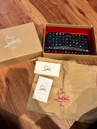 お譲り先決定！クリスチャンルブタン　長財布　30000→タイムセール