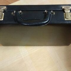 ◆アタッシュケース。　　《素材/合皮》　●御自宅で、書類入れに、如何でしょうか？　の画像