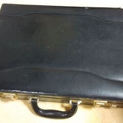 ◆アタッシュケース。　　《素材/合皮》　●御自宅で、書類入れに、如何でしょうか？　の画像