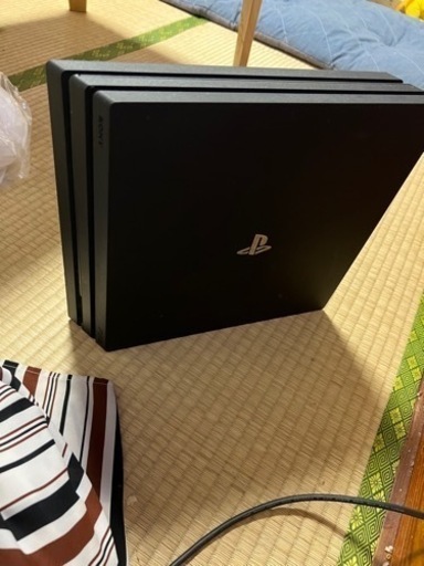 PlayStation 4 Pro ジェット・ブラック 1TB (CUH-7000B)