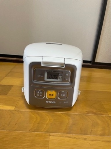 冷蔵庫　146L 2018年製　三菱、　炊飯器付き