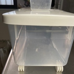 お米入れ(計量カップ付き)の画像