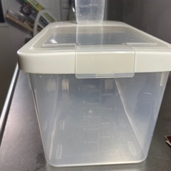 お米入れ(計量カップ付き)の画像