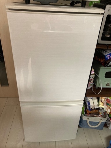 シャープ冷蔵庫一人暮らしサイズ（137L）