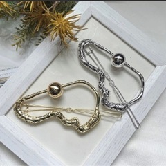 新品未使用　marcydorn  変形ワンポイントサークルデザインヘアクリップ　シルバーの画像