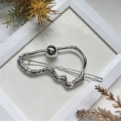 新品未使用　marcydorn  変形ワンポイントサークルデザインヘアクリップ　シルバーの画像