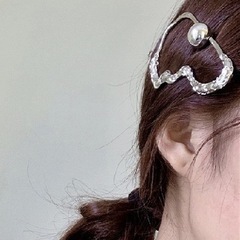 新品未使用　marcydorn  変形ワンポイントサークルデザインヘアクリップ　シルバーの画像