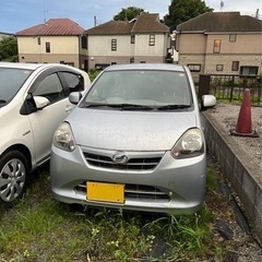 ダイハツ　ミライース　低走行車