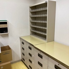 小物入れ付きスチール棚