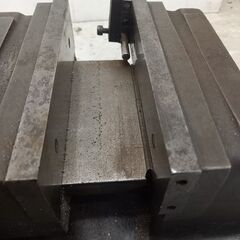 日研 NIKKEN 180mm バイス　万力【野田愛宕店】【店頭取引限定】【中古】管理番号：ITYM8Q4BDT8Gの画像