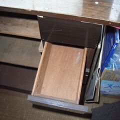 昭和レトロ家具 ミシン台を加工した収納棚【詳細を読んでから問い合わせしてください】の画像