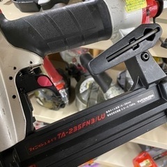 🌲【工具】 MAX 釘打機 フィニッシュネイラ TA-235FN3/LU【地域最大電動工具高価買取アールワン田川】の画像