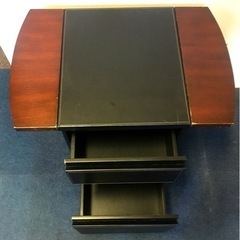 アメリカ製のデスクキャビネットの画像