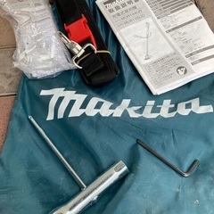 格安‼️マキタ　草刈機　MUR144UDRF　新品未使用品　14.4V   付属品多数　Uハンドル　直接引取の画像