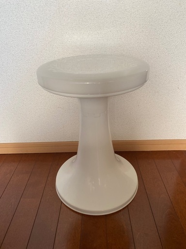 ニコアンド  イス