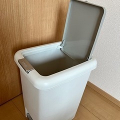 ゴミ箱の画像