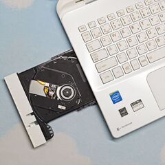 全国配送可！　東芝 ダイナブック 超大容量 1000GB（1TB） HDD、SSD換装可♪ Bluetooth、カメラ、マイク搭載！白ノートパソコン リモート 大特価 SD CD DVD Web会議 WPS Office Word、Excel、PowerPoint YouTube 学生 主婦 初心者さん 初期設定済み！の画像