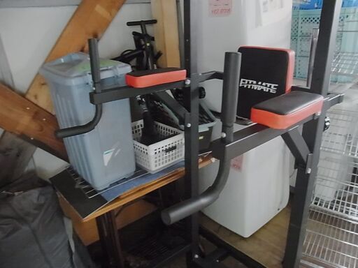 セール中につき、通常特価7,678円より20％円引きの6,142円!　FITMATE　懸垂マシン　ぶらさがり健康器　筋トレ　トレーニング　運動器具　マルチジム　フィットネス器具