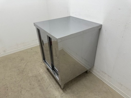 ステンレス　業務用　扉付き作業台　スライド扉　店舗　飲食店　W６００ｘＨ６００ｘＨ８００ｍｍ