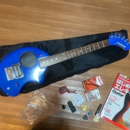 【美品】ZO-3C メタリックパープル アンプ内蔵ミニギター ソフトケース付 美品】ZO-3C メタリックパープル アンプ内蔵ミニギター ソフト