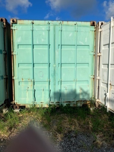 20ftコンテナ　雨漏り　穴　サビあります