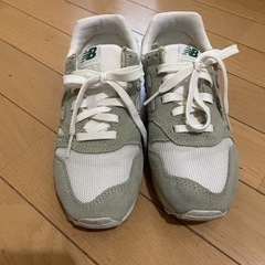 ニューバランススニーカーの画像