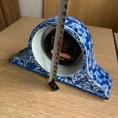 陶器の置き時計の画像