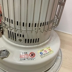 ストーブと灯油缶2個石焼き芋の画像