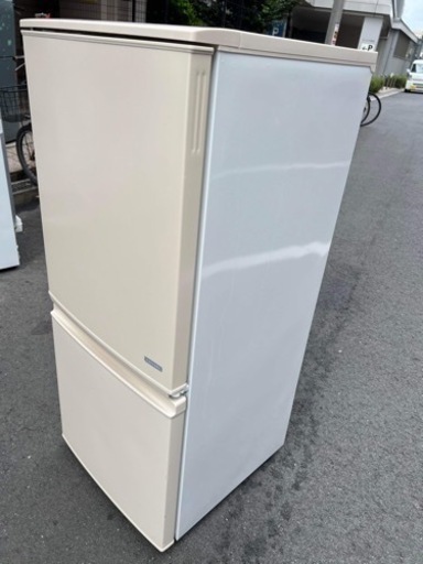?‍♀️☘️大阪市内配達設置無料?‍♀️シャープ冷蔵庫137L?保証有り