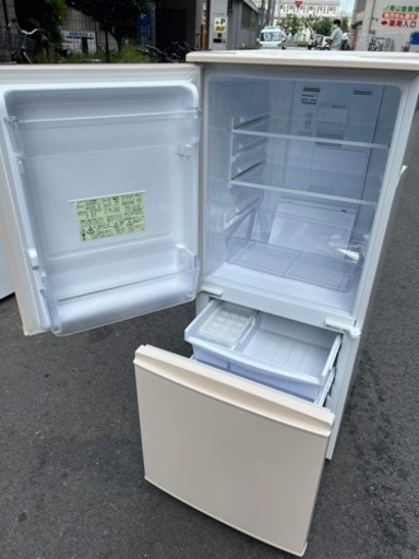 ?‍♀️☘️大阪市内配達設置無料?‍♀️シャープ冷蔵庫137L?保証有り