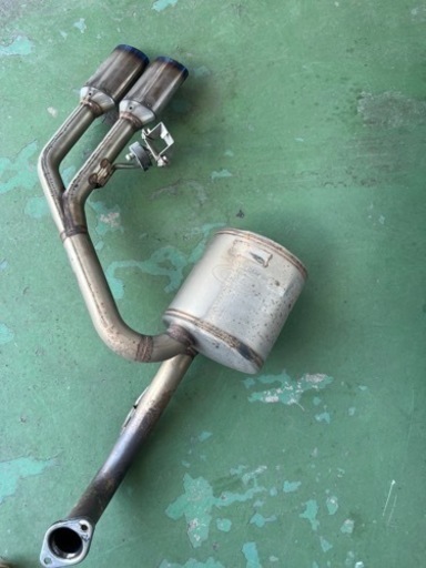 アクア社外マフラー