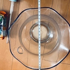 金魚鉢とスポイトと鉢底砂の画像
