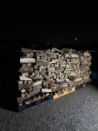 薪　割たてほやほや　未乾燥