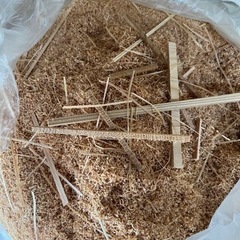 おが屑、木片混合。おが屑の割合8割です。