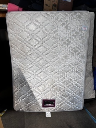 ショートサイズ　ダブルマットレス　シモンズ