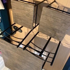 ダイニングテーブルとチェアのセット