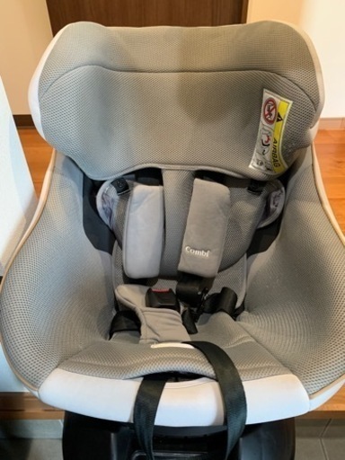 週末限定値下げしました　美品　Combi 回転式チャイルドシート 新生児 Combi 回転式チャイルドシート