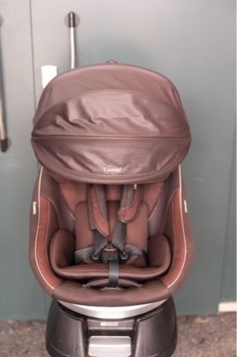 【新生児から使用可　コンビ　チャイルドシート】