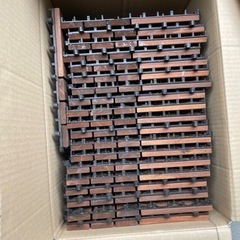 木製タイル　ベランダ　テラス用　ダンボール3箱分ありますの画像