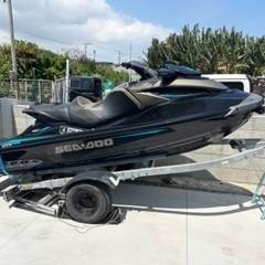 ニッサンのダットサン&水上バイクセットの画像