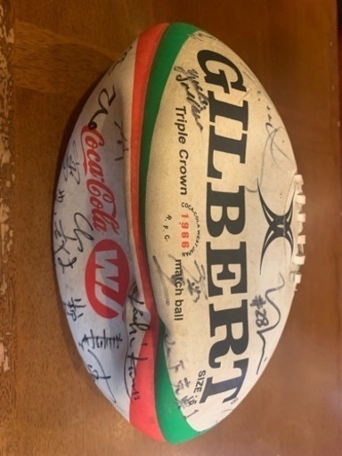 GILBERTラグビーボール(沢山のサイン入り)