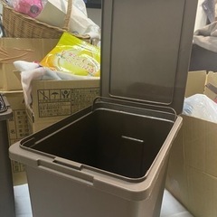 ダイソー　フタ付ゴミ箱（スクエア、7L）2つセットの画像